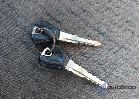 2001 Ford Escort z USA, uszkodzony, nr VIN 3FAFP13P91R137689